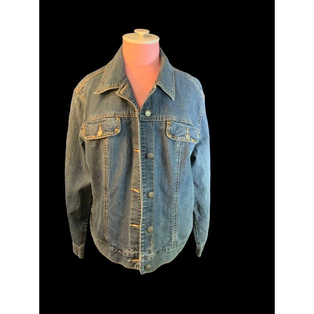 CHICOS denim jacket Sz 2 (med/12)  Pockets button front Metal Stud Details